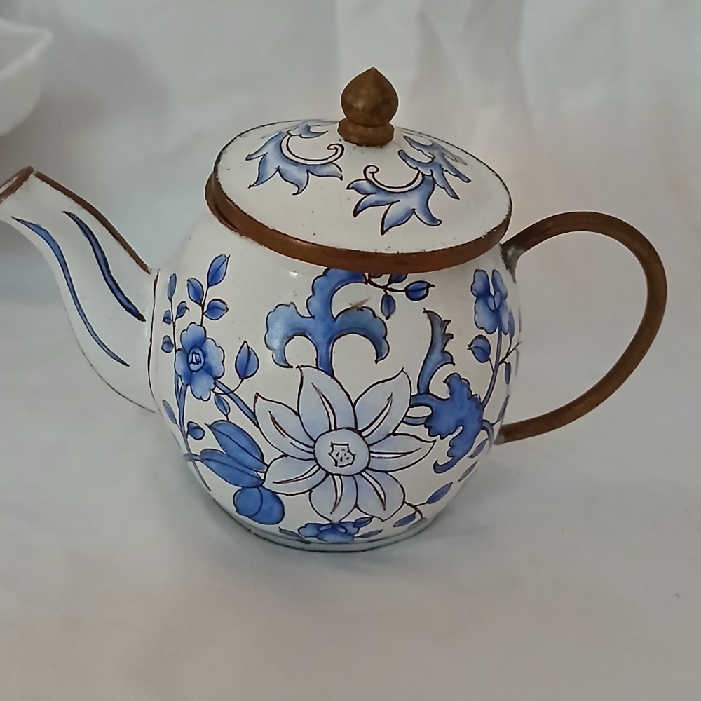 Chinemel B. YEE Miniature Teapot - Picture 3 of 12